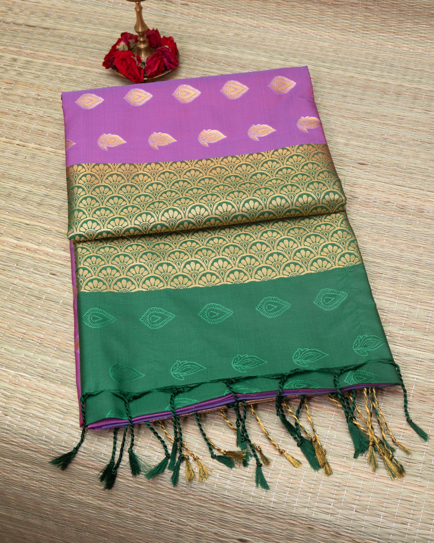Semi Silk 1000 Butta contrast Pallu